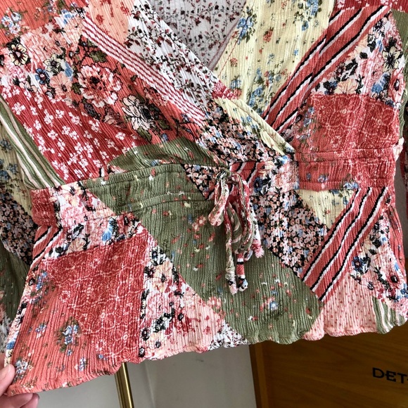 LUQ Ramona Peplum Top Sz Large(FITS LIKE MEDIUM!!) - Picture 6 of 9